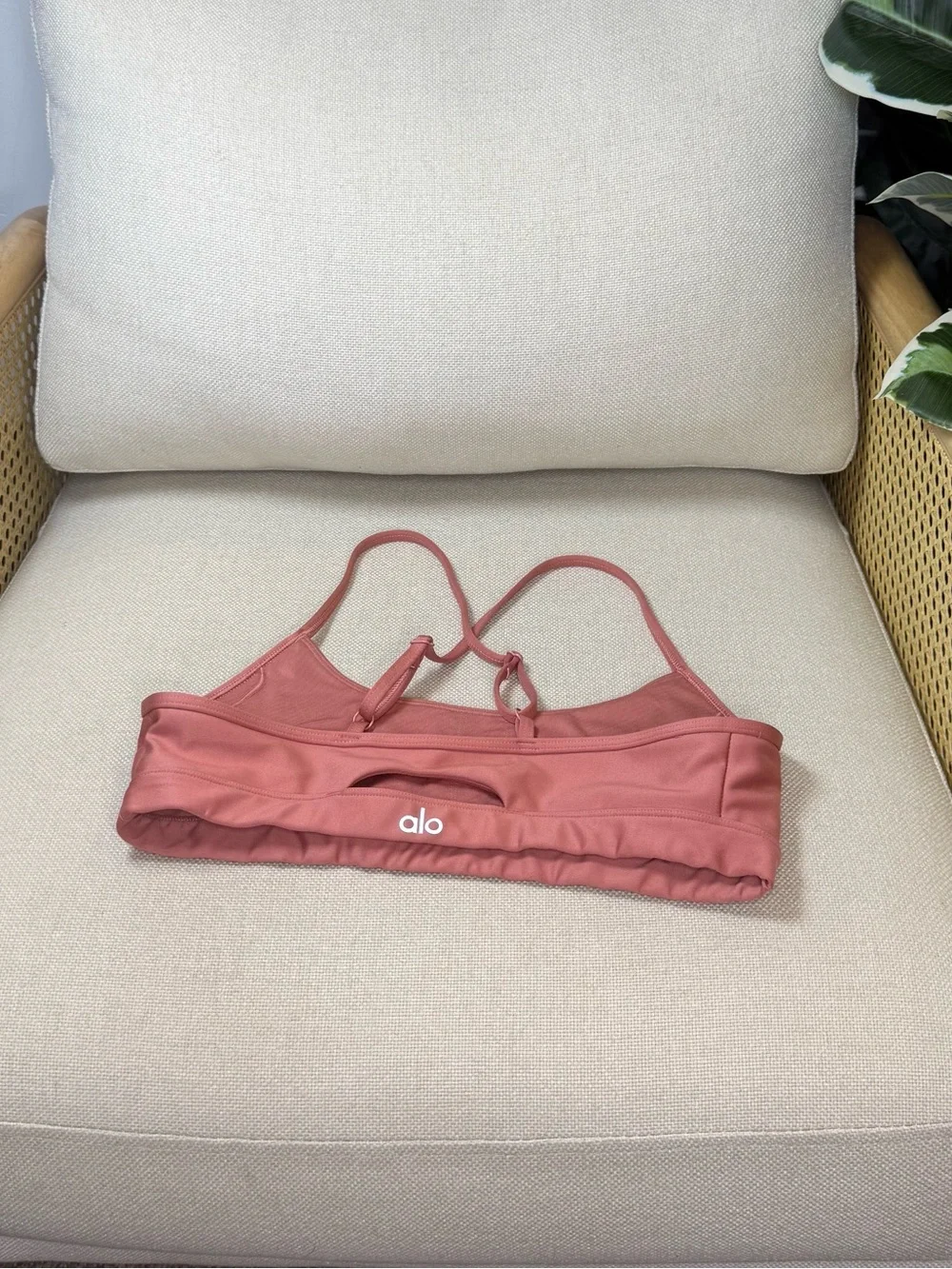 Alo Yoga Intrigue Bra Size medium